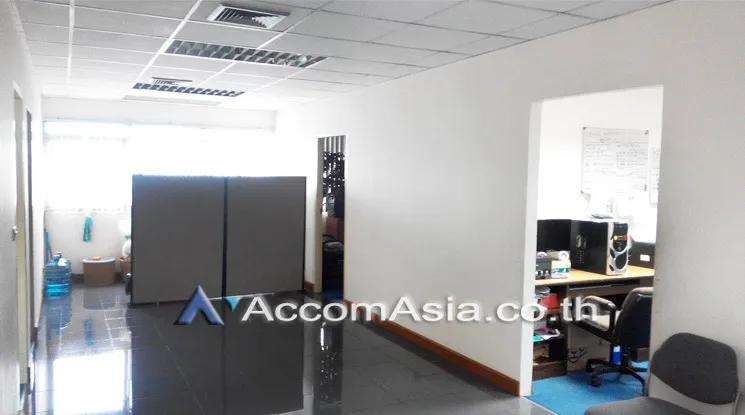 unit Office space For Rent in Charoen Nakhon, Bangkok  near BTS Wongwian Yai (AA13351)